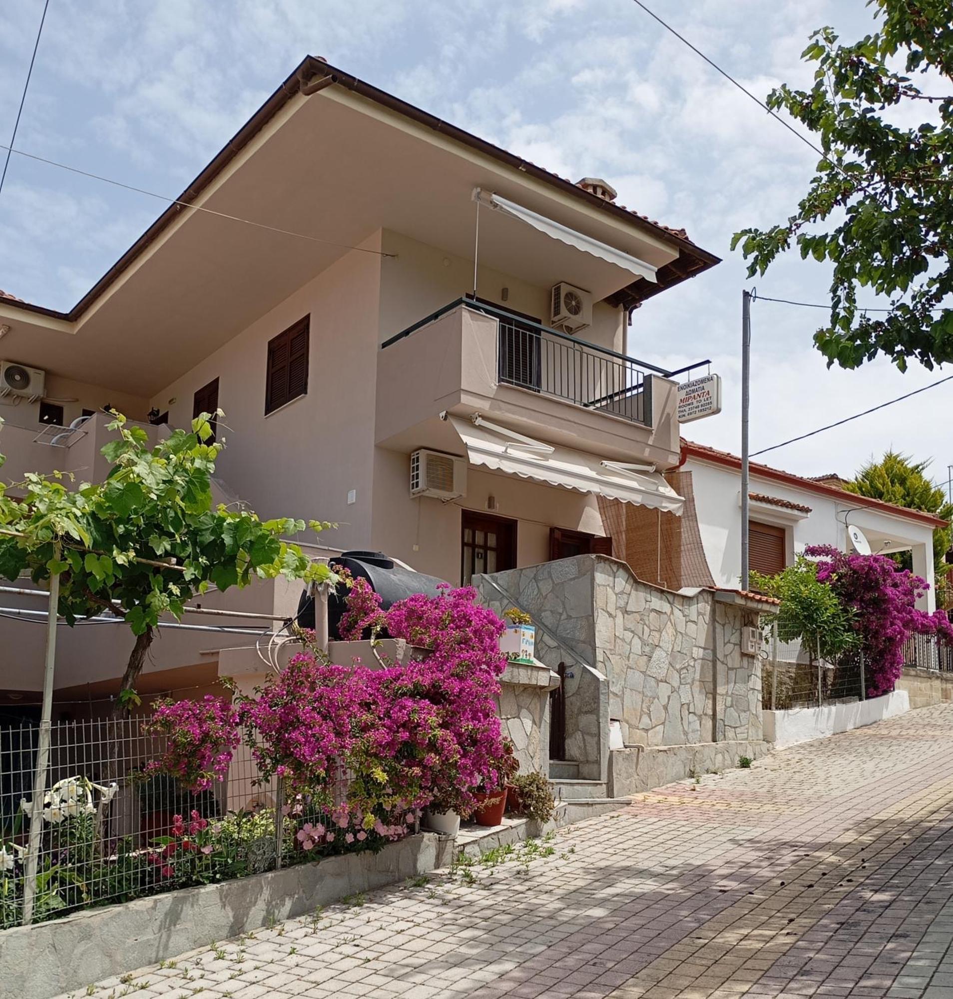 Miranda Studios Paliouri Luaran gambar